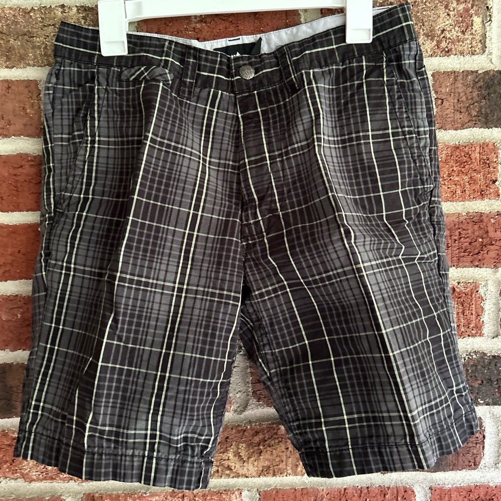 Men's Vurt Plaid Shorts
Size: 32in. 
Style: Skater/Work Shorts.